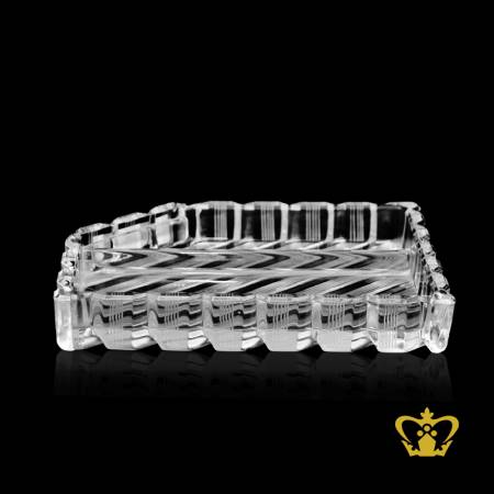 Manufactured-Mesmerizing-Crystal-Tray-with-Intricate-Detailing