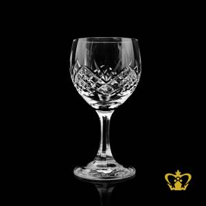 Elegant-crystal-wine-glass-with-classic-leaf-cuts
