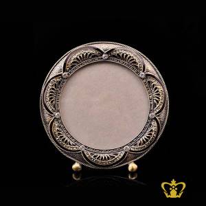 Decorative-photo-frame-round-shape-embellished-with-crystal-diamond