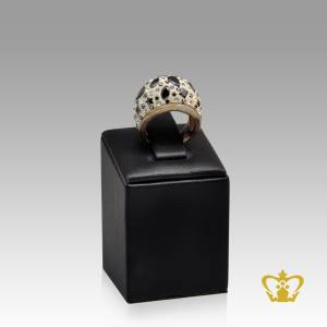 Classy-round-silver-ring-embellish-with-black-and-clear-crystal-stone