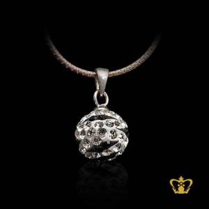 Modish-round-pendant-inlaid-with-white-and-black-crystal-diamond-elegant-gift-for-her
