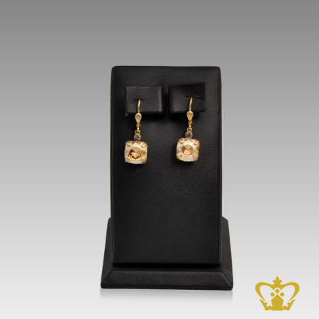 Metal-dangling-earring-golden-embellished-with-sparkling-crystal-diamond-exquisite-jewelry-gift-for-her