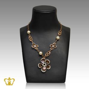 Flower-necklace-embellished-with-crystal-stone-and-pearl