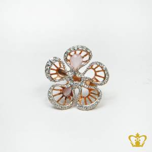 Golden-flower-ring-embellished-with-sparkling-crystal-stone-and-pearl