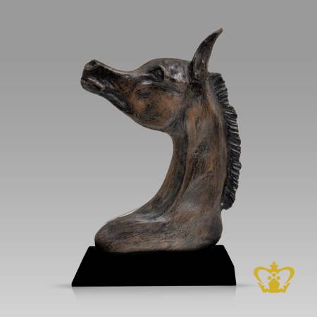 A-masterpiece-sculpture-of-a-horse-on-a-black-crystal-base-customize-text-engraving