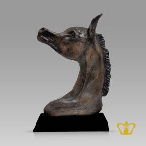 A-masterpiece-sculpture-of-a-horse-on-a-black-crystal-base-customize-text-engraving