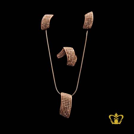 Golden-set-of-jewelry-curve-pendant-earring-and-ring-embellished-with-amber-crystal-diamond