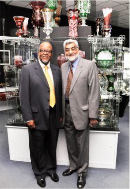Consul-General of the Republic of South Africa Visits Crystal Gallery