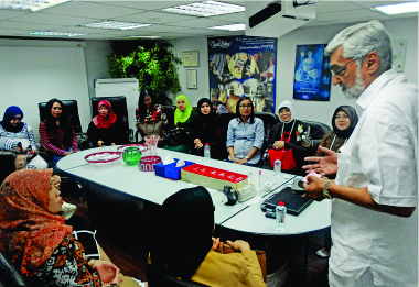 Indonesian Consul-General’s Wife & Ladies from DWP KJRI Group Visit Crystal Gallery