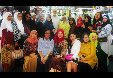 Indonesian Consul-General’s Wife & Ladies from DWP KJRI Group Visit Crystal Gallery
