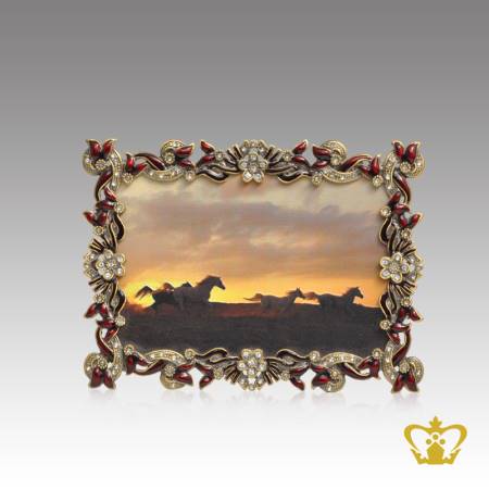Horse-picture-color-printed-on-decorative-photo-frame