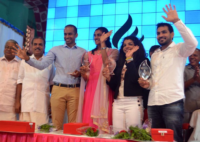 Industrialist Presents Awards and Cash Prizes to Indian Olympics Medalists