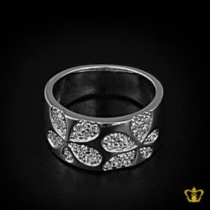 Flower-design-silver-ring-inlaid-with-crystal-diamond