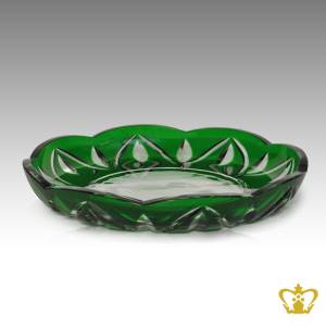 Lovely-green-crystal-decorative-centerplate-with-gleaming-luminous-pattern