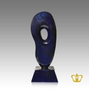 Manufactured-Artistic-Sculpture-Trophy-with-Intricate-Detailing