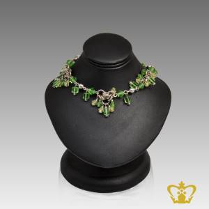 Green-bracelet-inlaid-with-shining-crystal-stone-and-pearl