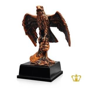 Falcon-replica-with-wooden-base-traditional-Corporate-UAE-National-Day-Gift-Tourist-Souvenir