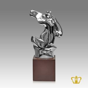 QCA-SILVER-METAL-HORSE-W-WOODEN-BASE-