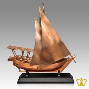 Dhow-replica-metal-with-wooden-base-traditional-Corporate-UAE-National-Day-Gift-Tourist-Souvenir