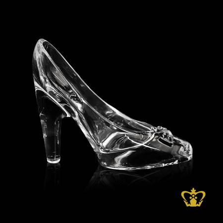 Manufactured-Crystal-Replica-of-a-Classic-Ladies-Shoes-with-Intricate-Detailing