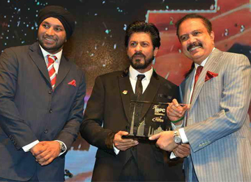 IBPC honors eminent personalities from India with Business Excellence Award made by Crystal Gallery