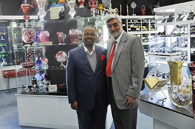 Consul-General of the Republic of Kenya Visits Crystal Gallery