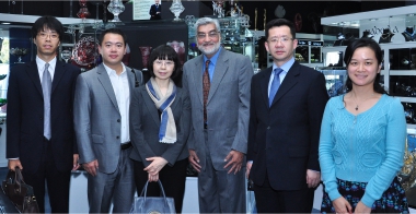 Consul-General of the People's Republic of China H.E. Ms. Li Lingbing visits Crystal Gallery