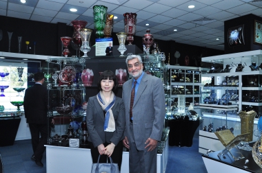 Consul-General of the People's Republic of China H.E. Ms. Li Lingbing visits Crystal Gallery
