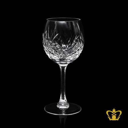 Elegant-crystal-wine-glass-with-classic-leaf-cuts