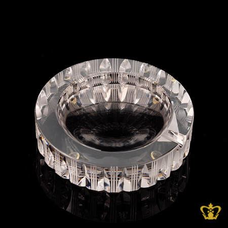Manufactured-artistic-crystal-ashtray-with-intricate-detailing