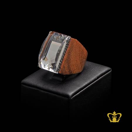 Classy-wooden-ring-inlaid-with-square-crystal-diamond
