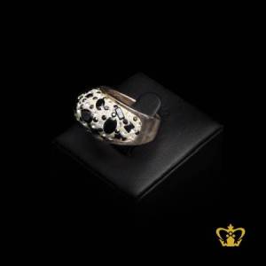 Classy-round-silver-ring-embellish-with-black-and-clear-crystal-stone