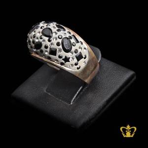 Classy-round-ring-embellish-with-black-and-clear-crystal-stone