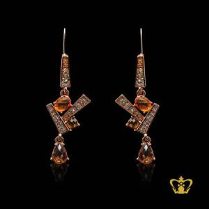 Metal-dangling-earring-embellished-amber-crystal-drop-shape-and-oval-diamond-