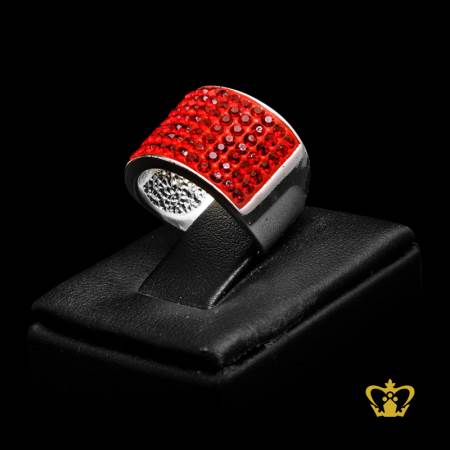Shimmering-silver-ring-inlaid-with-red-shiny-crystal-diamonds-sparkling-gift-for-her