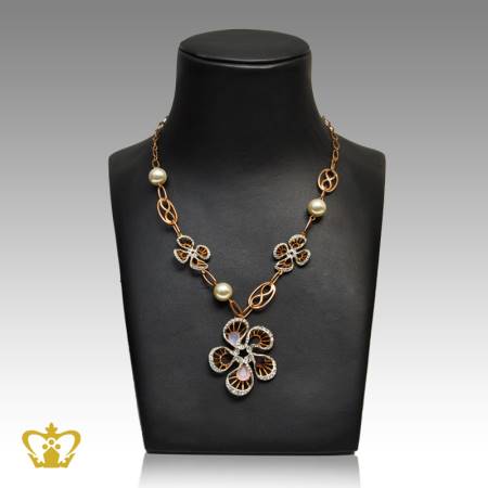 Flower-necklace-embellished-with-crystal-stone-and-pearl