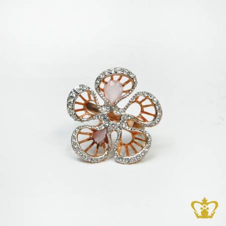 Golden-flower-ring-embellished-with-sparkling-crystal-stone-and-pearl