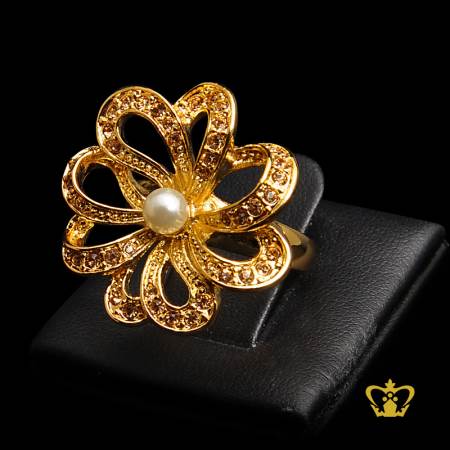 Flower-ring-golden-embellished-with-sparkling-crystal-diamond-and-pearl