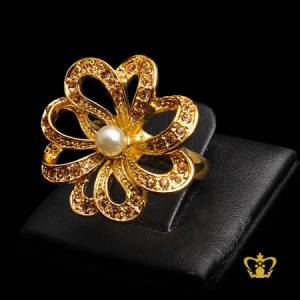 Flower-ring-golden-embellished-with-sparkling-crystal-diamond-and-pearl