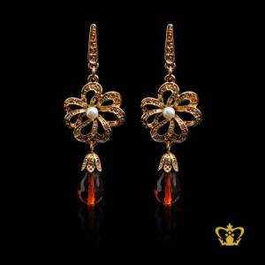 Flower-earring-golden-embellished-with-sparkling-crystal-diamond-and-pearl