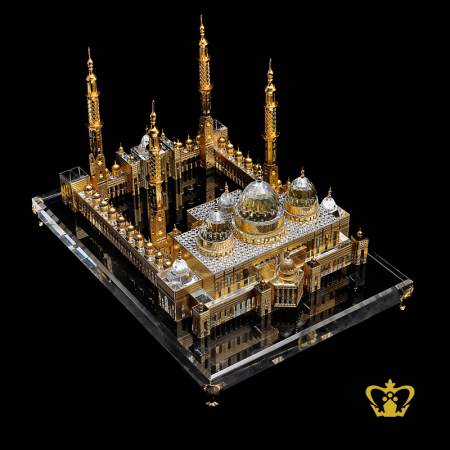 The-Sheikh-Zayed-Grand-Mosque-Crystal-replica-with-clear-base-golden-color-engraved-Hand-crafted-Corporate-Gift-UAE-National-Day-Tourist-Souvenir-Abu-Dhabi