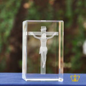 Crystal-cube-with-3d-crucifix-engraved-baptism-Christmas-Easter-gifts-50x50x80MM