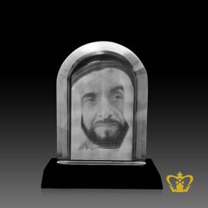 UAE-national-day-gift-2D-laser-engraved-Image-crystal-mehrab-trophy-with-black-of-H-H-Sheikh-Zayed-Bin-Sultan-Al-Nahyan