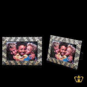 Three-person-picture-color-printed-decorative-rectangular-photo-frame