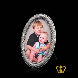 Two-person-picture-color-printed-decorative-oval-photo-frame