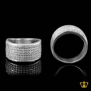 Sparkling-exquisite-silver-ring-inlaid-with-crystal-diamond