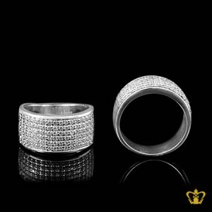 Sparkling-exquisite-silver-ring-inlaid-with-crystal-diamond
