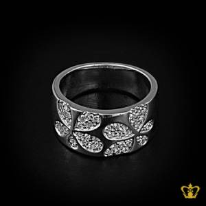 Flower-design-silver-ring-inlaid-with-crystal-diamond