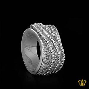 Stylish-silver-ring-embellished-with-sparkling-clear-crystal-diamond