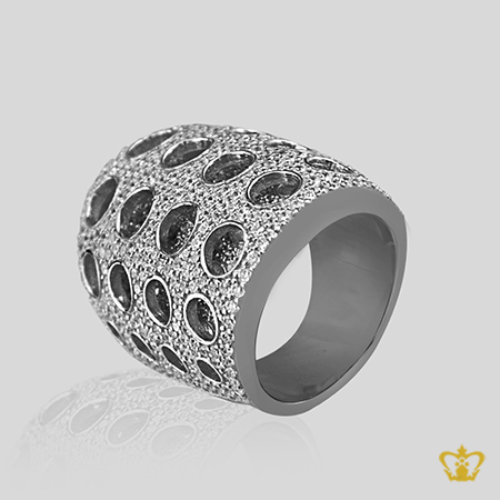 Charming-designer-silver-ring-inlaid-with-crystal-diamonds-lovely-gift-for-her